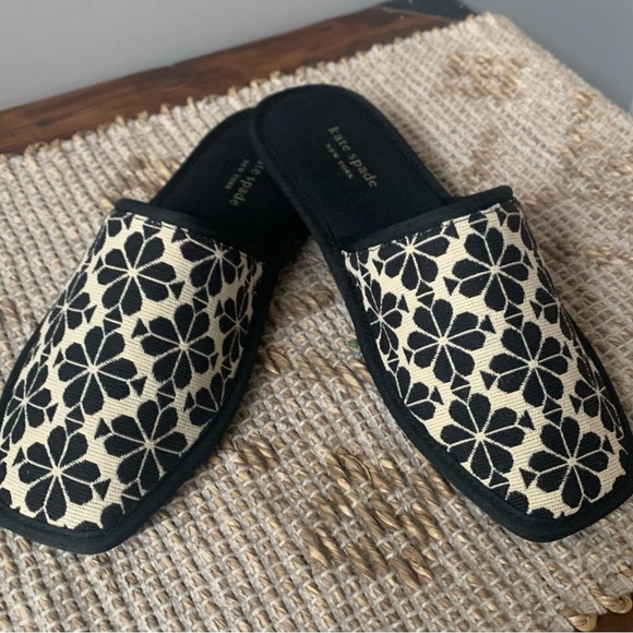 Kate Spade Flower Jacquard Dove Slippers NWOT. SOLD OUT On Website! - Picture 2 of 8